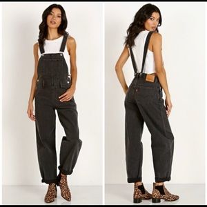 Levi’s Premium Loose Baggy Overalls Women Sz M